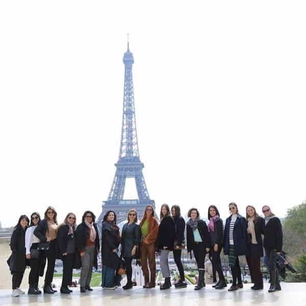 Participantes do Paris Style Week na Torre Eiffel