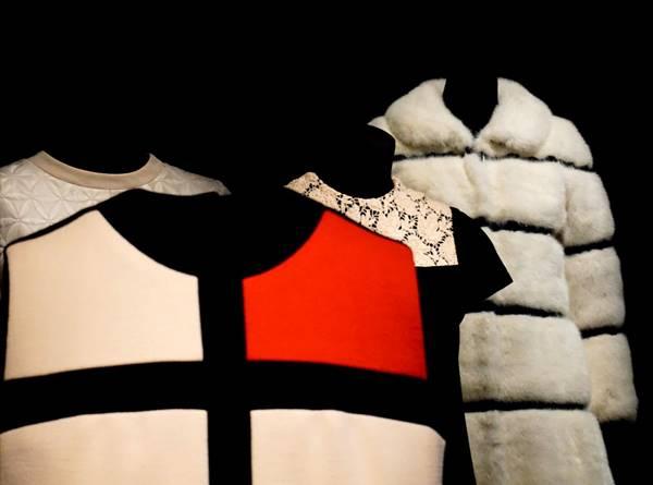Vestido Mondrian em exposição no Museu Yves Saint Laurent