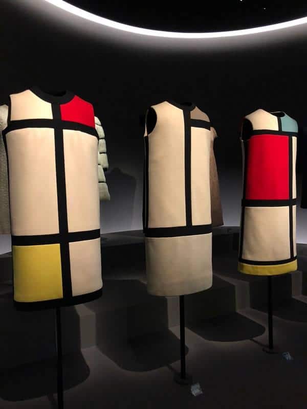 Vestidos Mondrian no Museu Yves Saint Laurent, em Paris