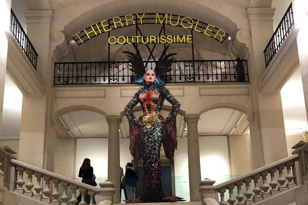 Exposição Thierry Mugler - Couturissime, em cartaz no Musée des Arts Décoratifs (Museu das Artes Decorativas)