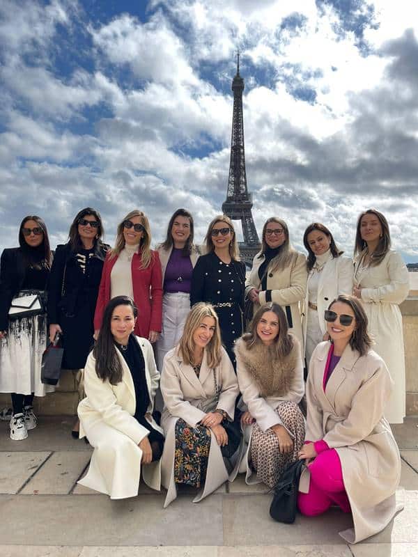 Paris Style Week turma 25 na Torre Eiffel