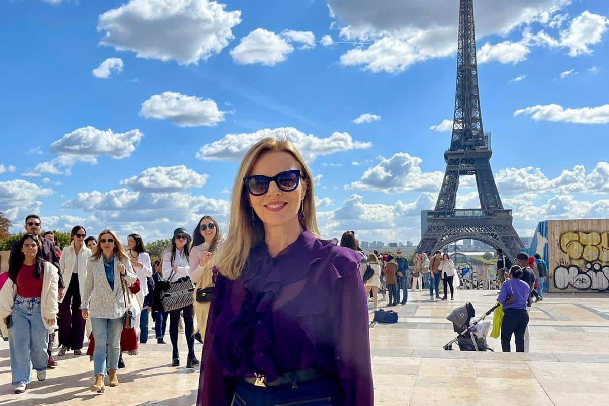 Valeria Doustaly na Torre Eiffel