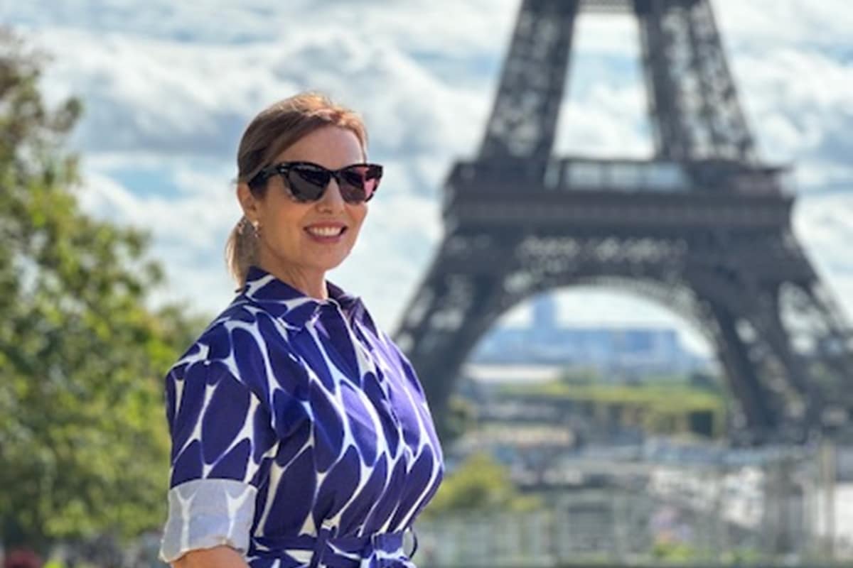 Valeria Doustaly na Torre Eiffel
