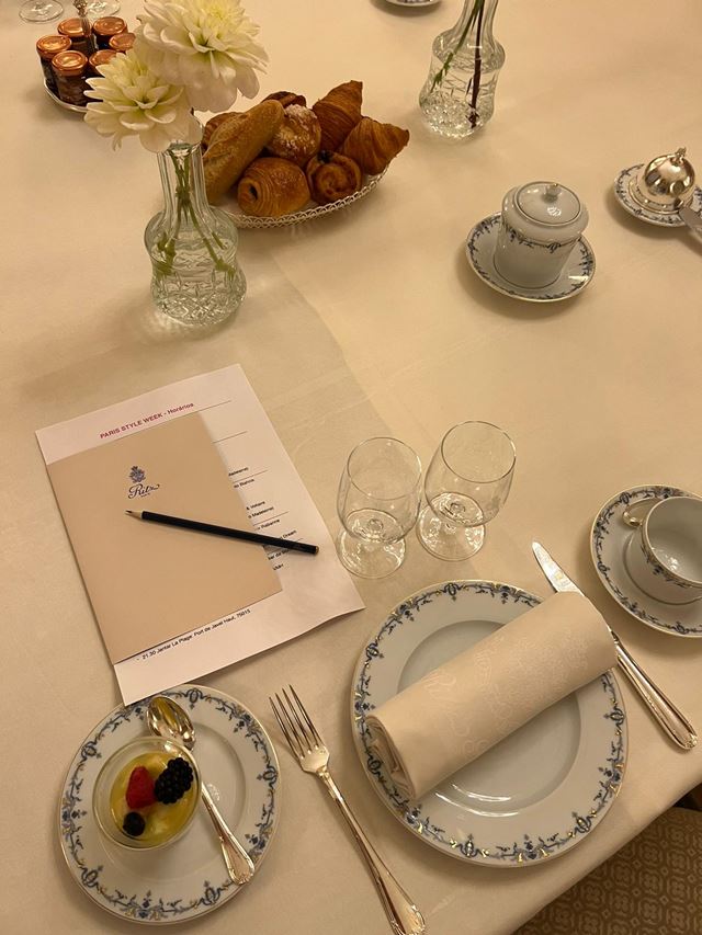 Café da manhã no hotel Ritz Paris com o programa Paris Style Week