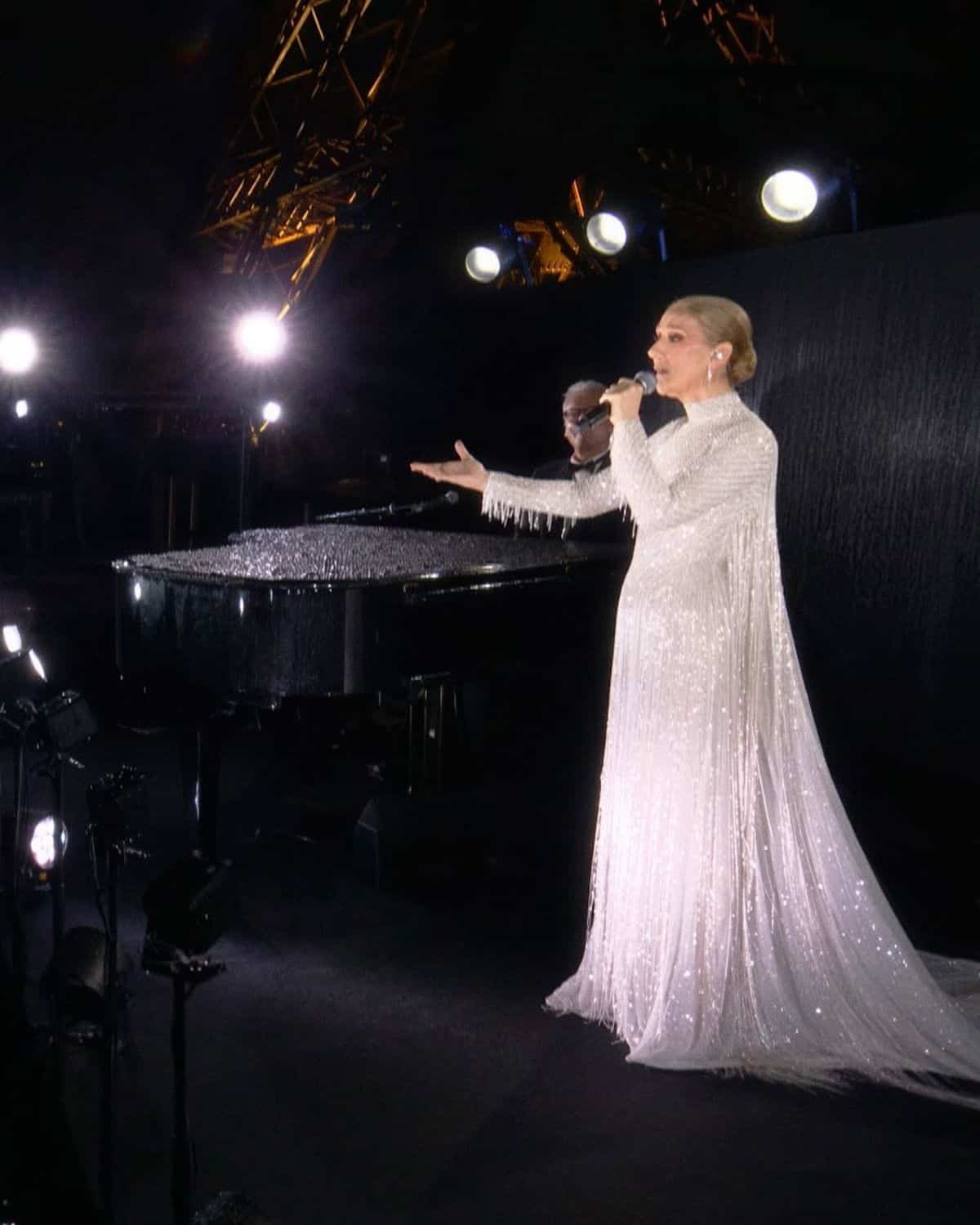 Céline Dion, de Dior, na abertura das Olimpíadas de Paris 